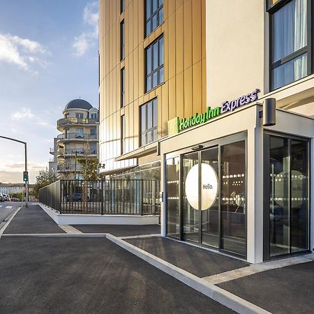 Holiday Inn Express Paris - Poissy By Ihg Exterior photo