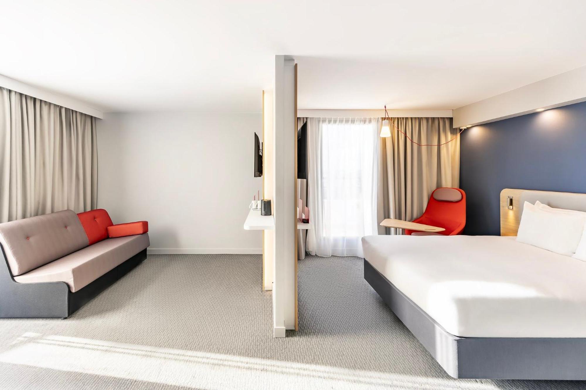 Holiday Inn Express Paris - Poissy By Ihg Exterior photo