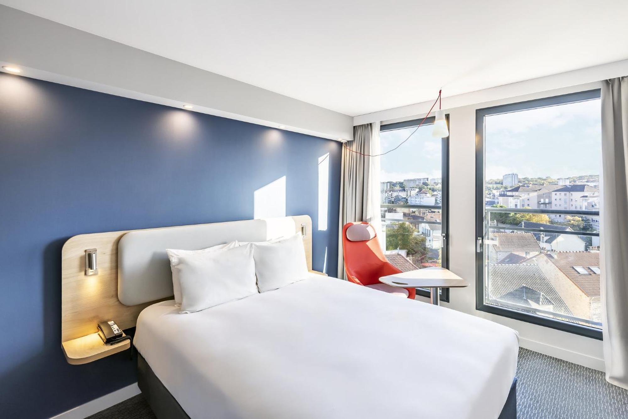 Holiday Inn Express Paris - Poissy By Ihg Exterior photo