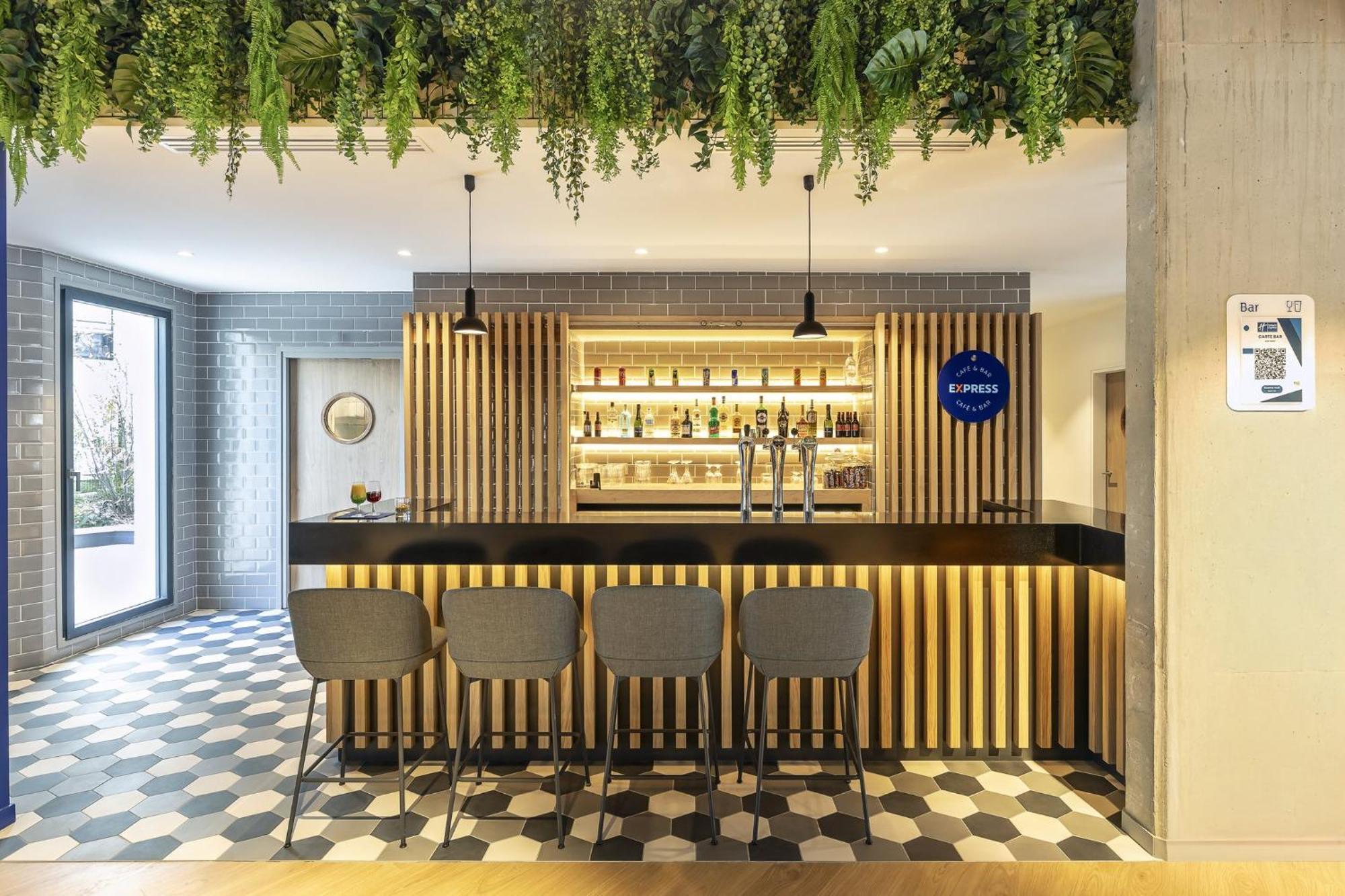 Holiday Inn Express Paris - Poissy By Ihg Exterior photo