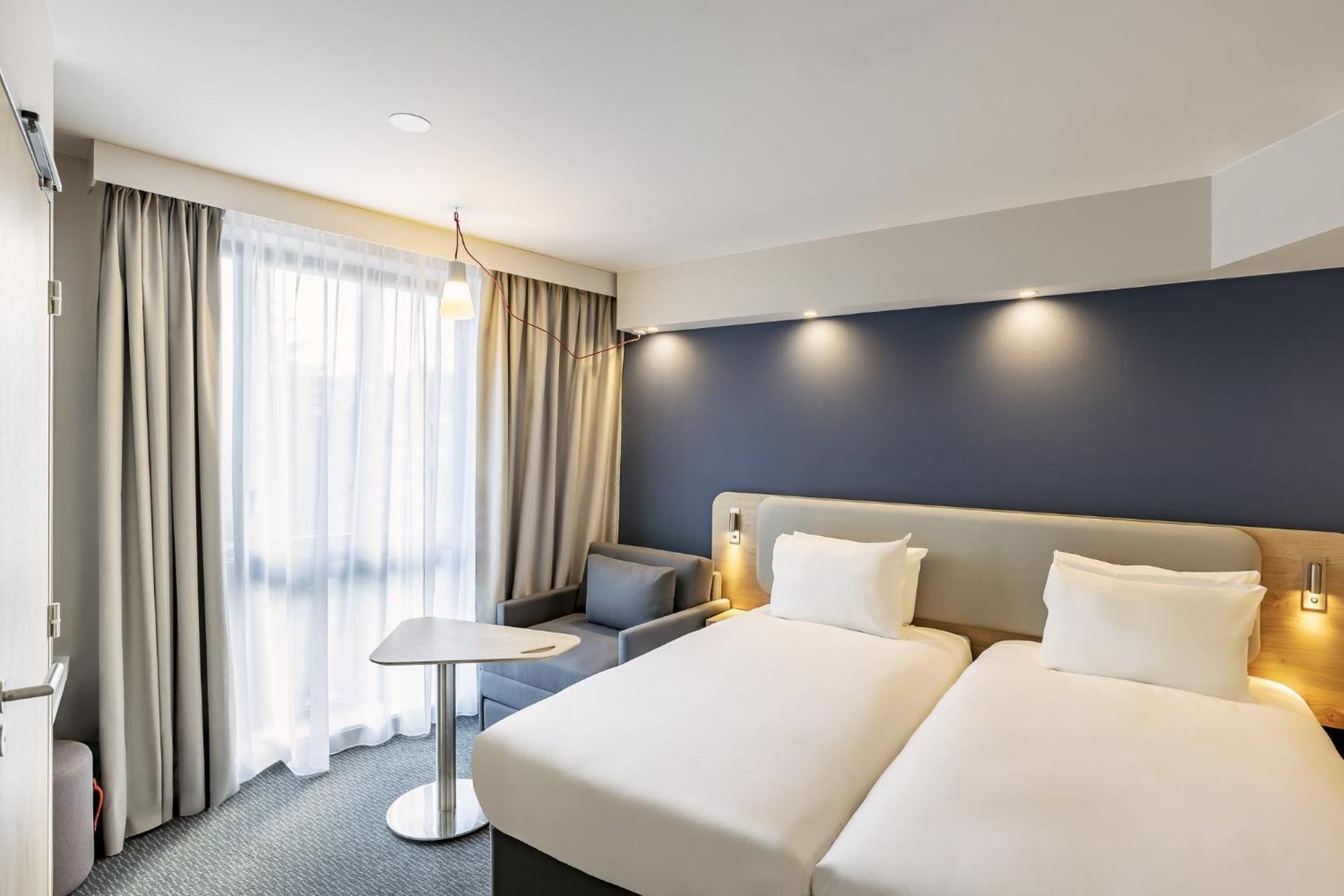 Holiday Inn Express Paris - Poissy By Ihg Exterior photo