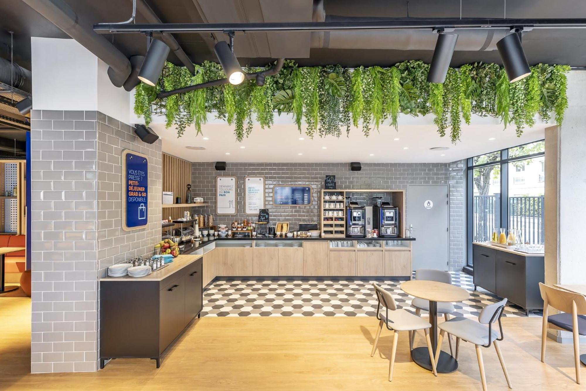 Holiday Inn Express Paris - Poissy By Ihg Exterior photo