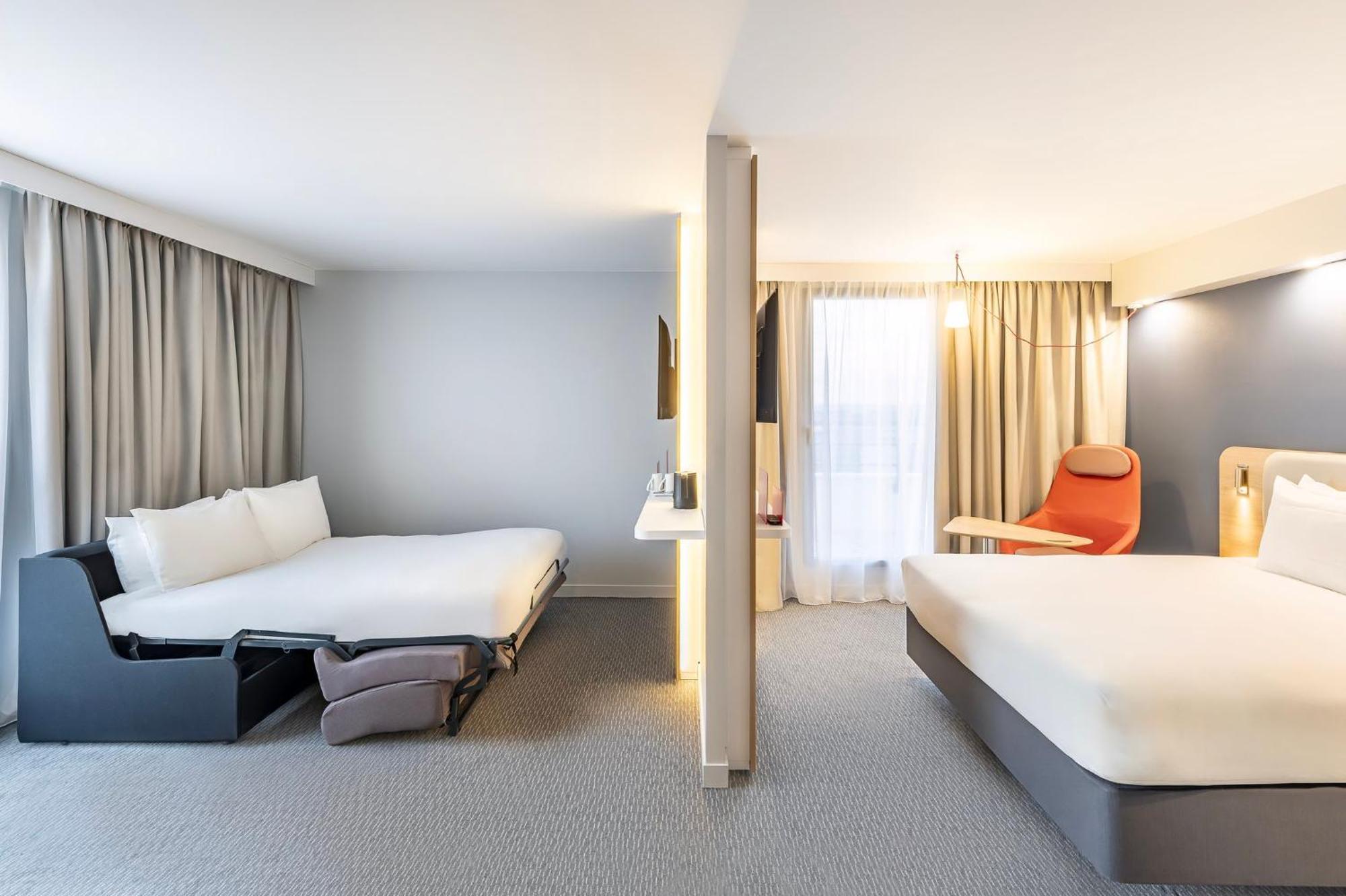 Holiday Inn Express Paris - Poissy By Ihg Exterior photo