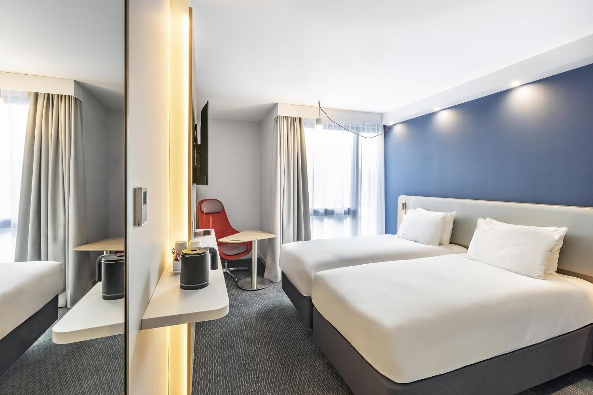 Holiday Inn Express Paris - Poissy By Ihg Exterior photo