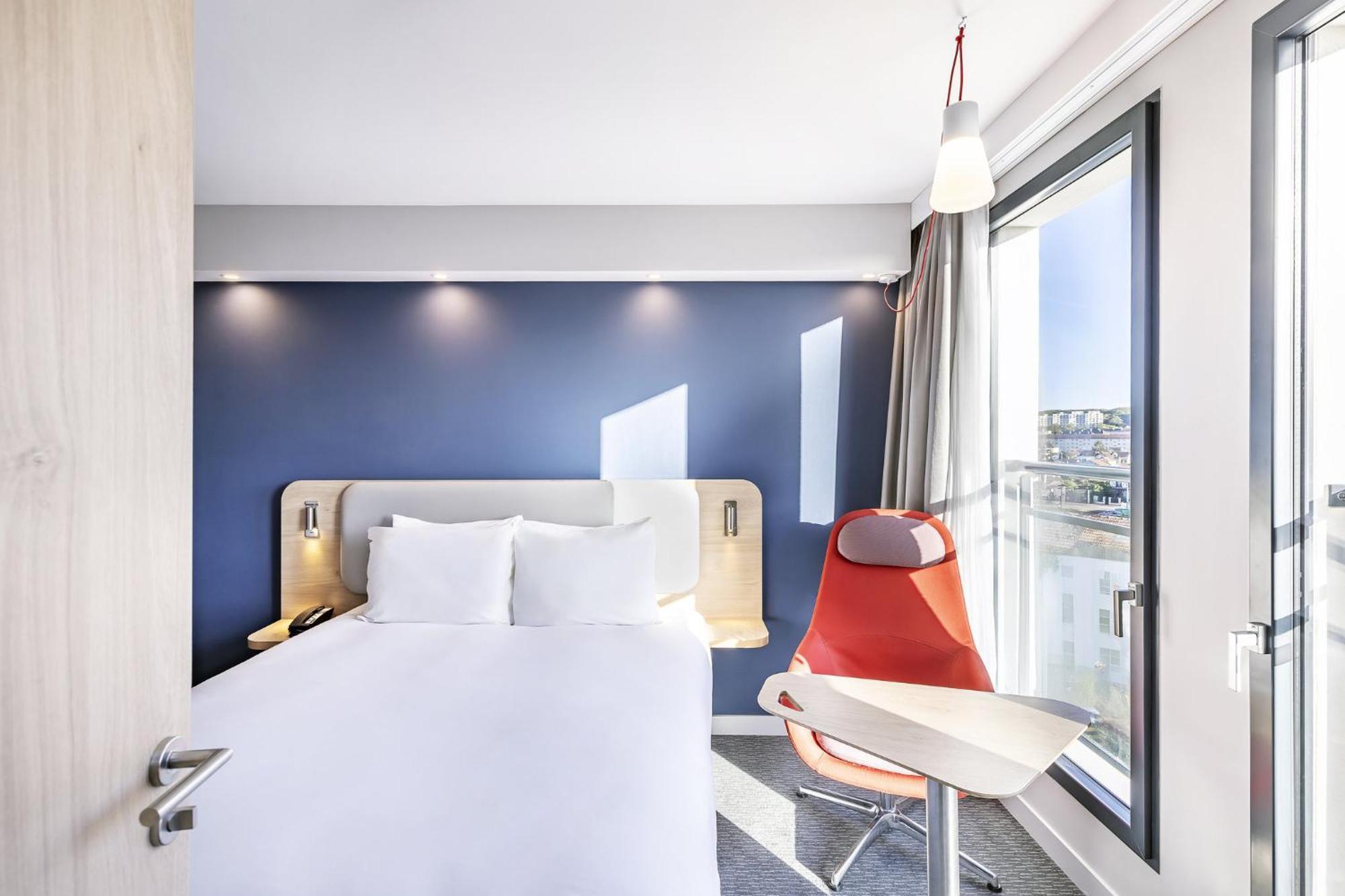 Holiday Inn Express Paris - Poissy By Ihg Exterior photo